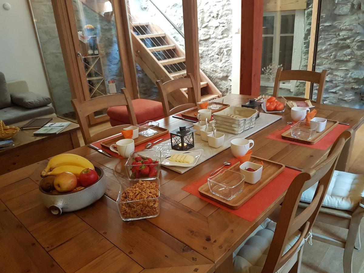 Chez Constance Hotel Saillon Kültér fotó